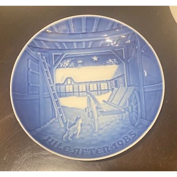Signed 1985 Bing and Grandahl Farmhouse  Plate, 7 1/8" - Picture 1 of 2